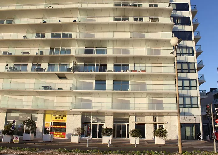 3 Pieces - 5 Couchages, Idealement Situe Pres Plage, Centre - Fr-1-245-213