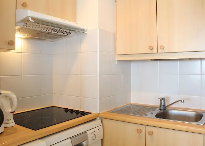 3 Pieces - 5 Couchages, Idealement Situe Pres Plage, Centre - Fr-1-245-213 *